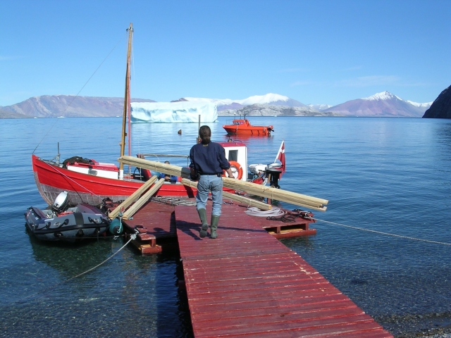 Loading "Agsut" at Ella Ø. July 2008